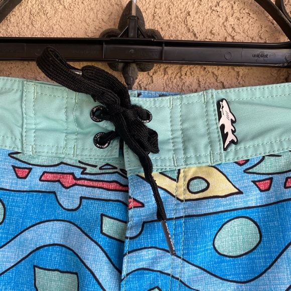 Maui and sons swim trunks - Picture 4 of 9